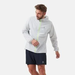 Odlo Funktionsjacke Zeroweight (wasserdicht, Atmungsaktiv, Reflektierende Details) Silbergrau Herren -LaufPro Verkäufe Odlo 313702 10827 Zeroweight Jacke 2 1200x1200 1